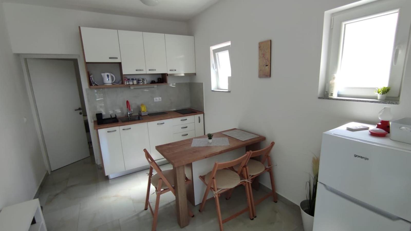 Apartment With Terrace And Garden Pirovac Exterior photo