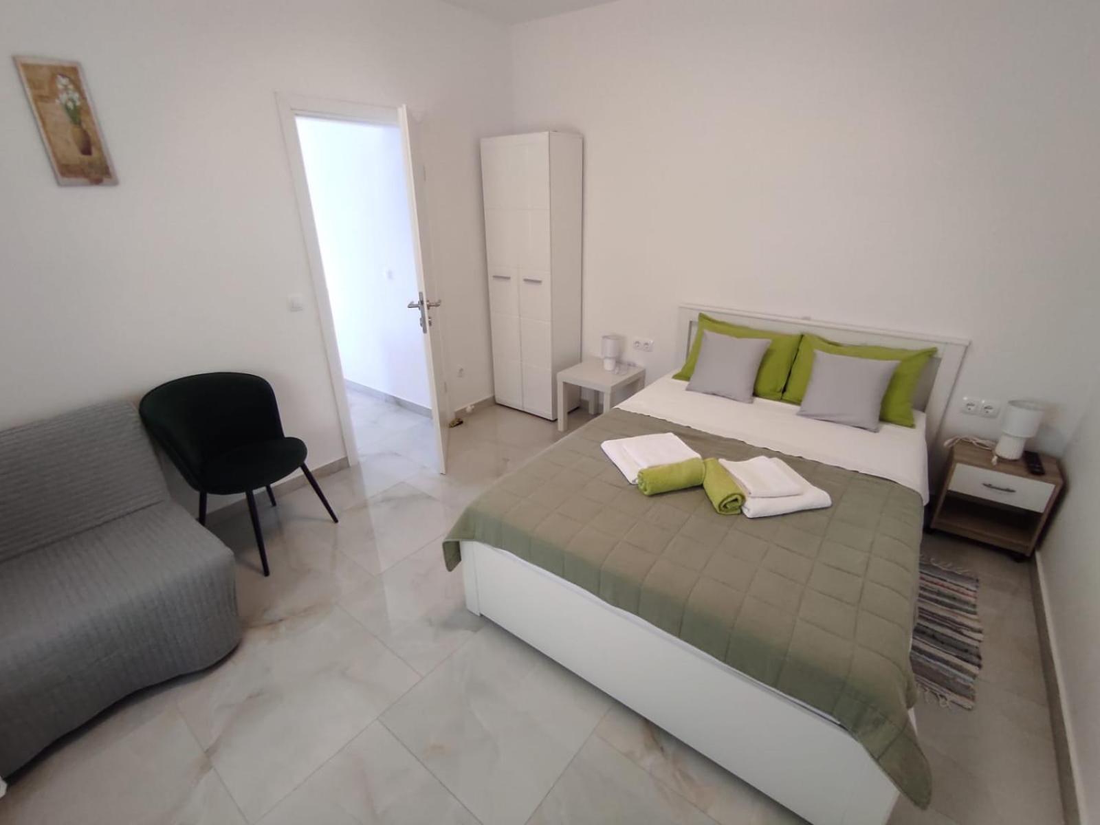 Apartment With Terrace And Garden Pirovac Exterior photo