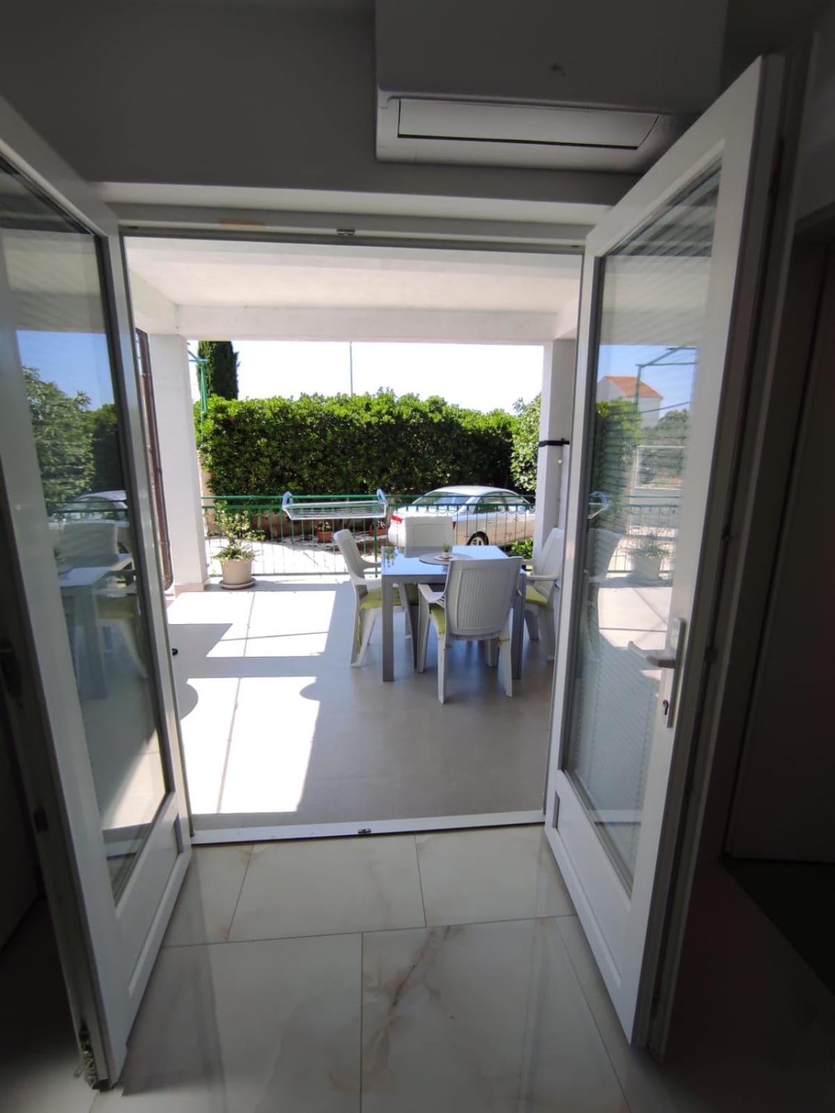 Apartment With Terrace And Garden Pirovac Exterior photo