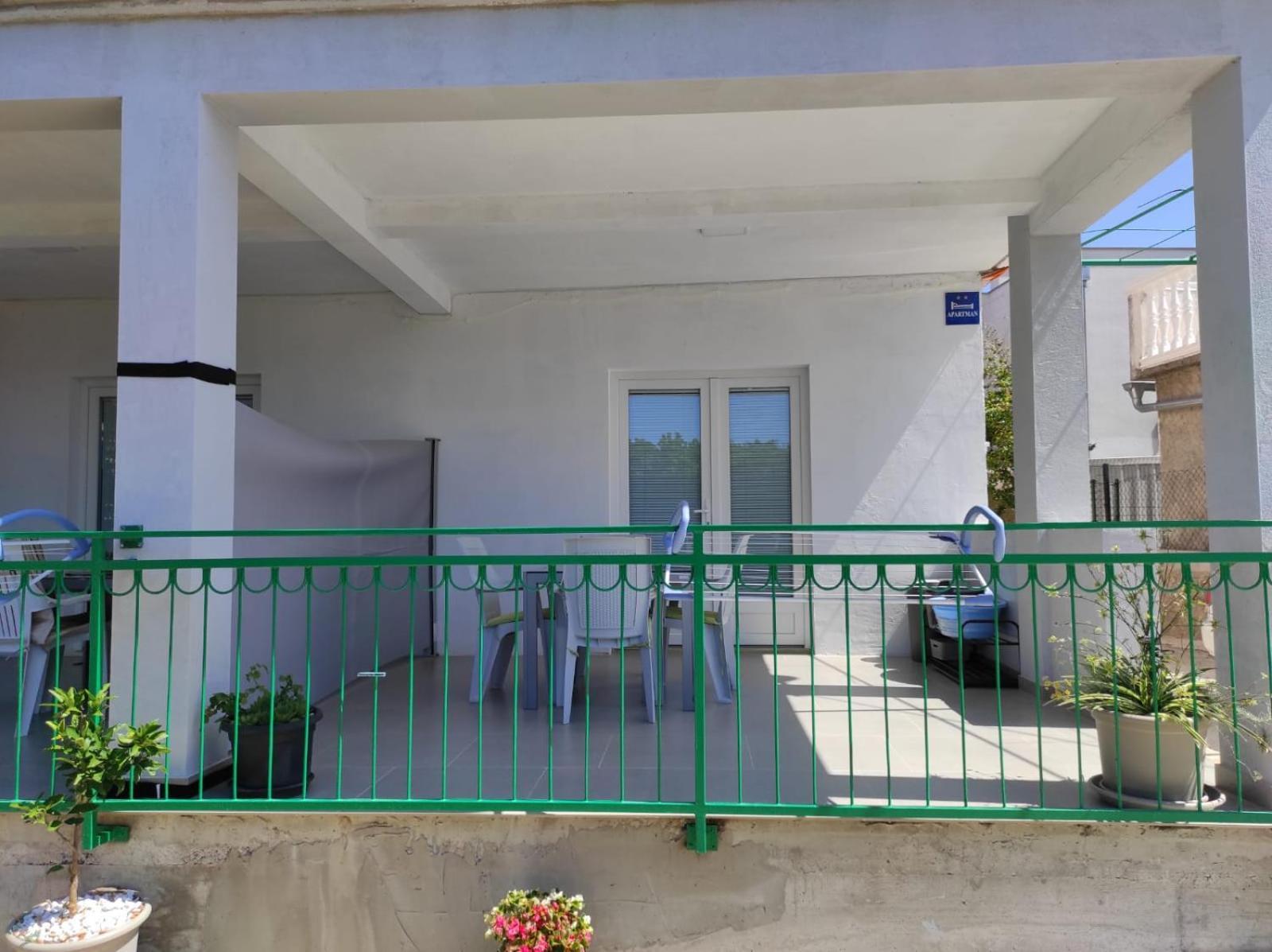 Apartment With Terrace And Garden Pirovac Exterior photo