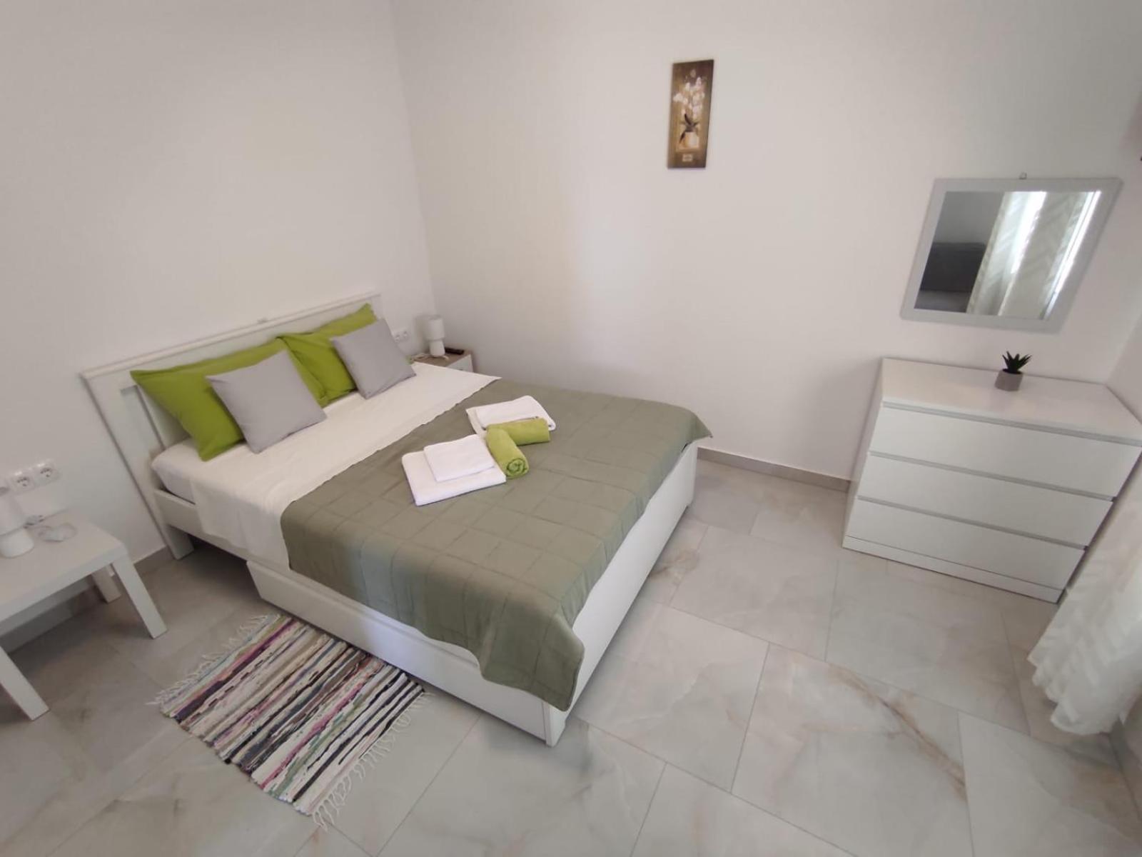 Apartment With Terrace And Garden Pirovac Exterior photo